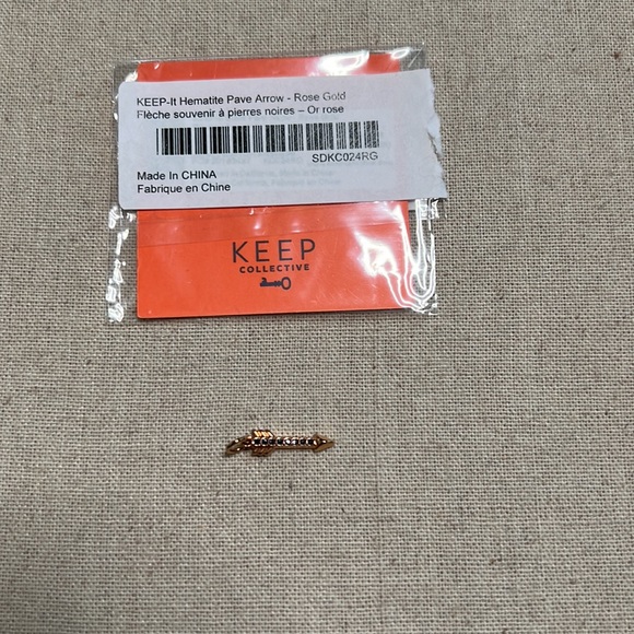 Stella&Dot KEEP Collective Arrow charm, rose gold and hematite pave - Picture 4 of 5